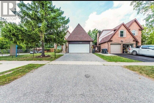 52 Moffatt Ave in Brampton, ON - Building Photo - Building Photo