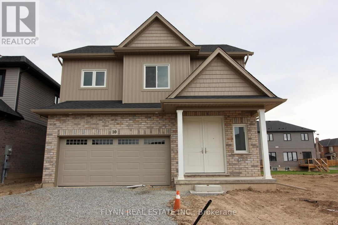 10 Elvira Wy in Thorold, ON - Building Photo
