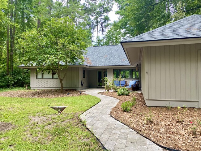 3 Deerfield Rd in Hilton Head Island, SC - Building Photo - Building Photo