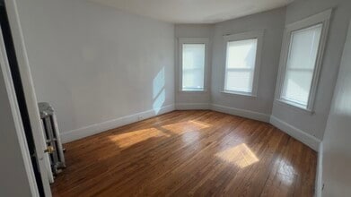 109 Callender St in Boston, MA - Building Photo - Building Photo