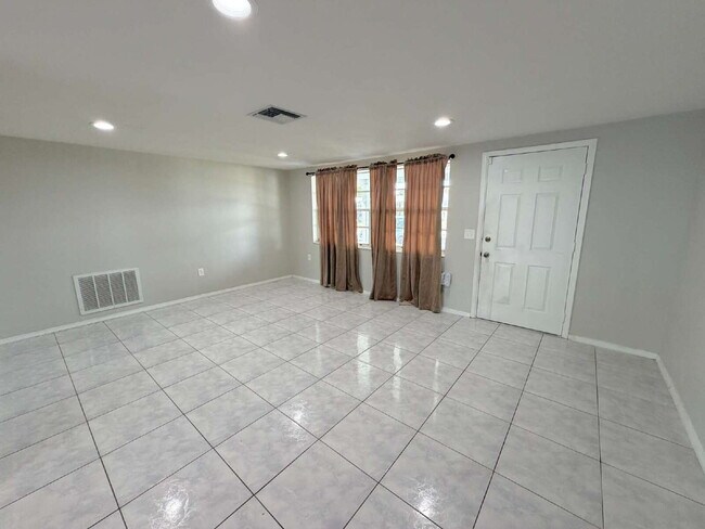 5706 Chipper Dr in New Port Richey, FL - Building Photo - Building Photo