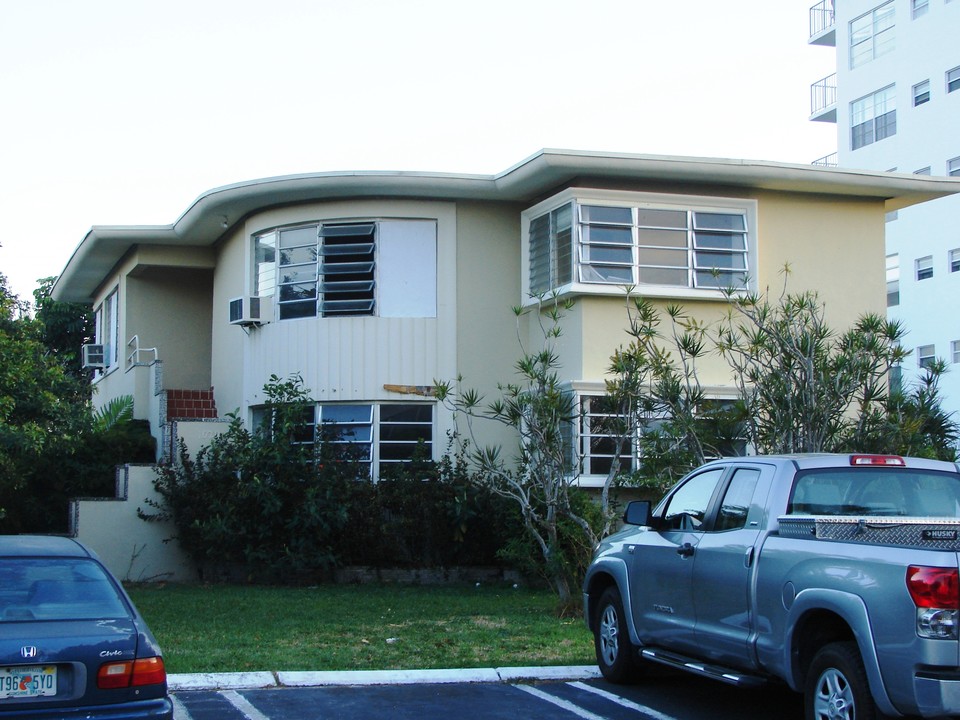 1020 93rd St in Bay Harbor Islands, FL - Building Photo