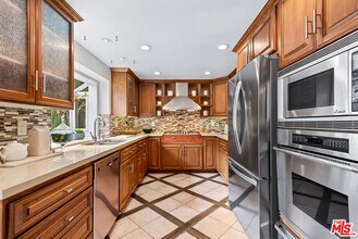 7538 W 81st St in Los Angeles, CA - Building Photo - Building Photo