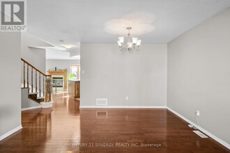 105 Copperwood St in Ottawa, ON - Building Photo - Building Photo