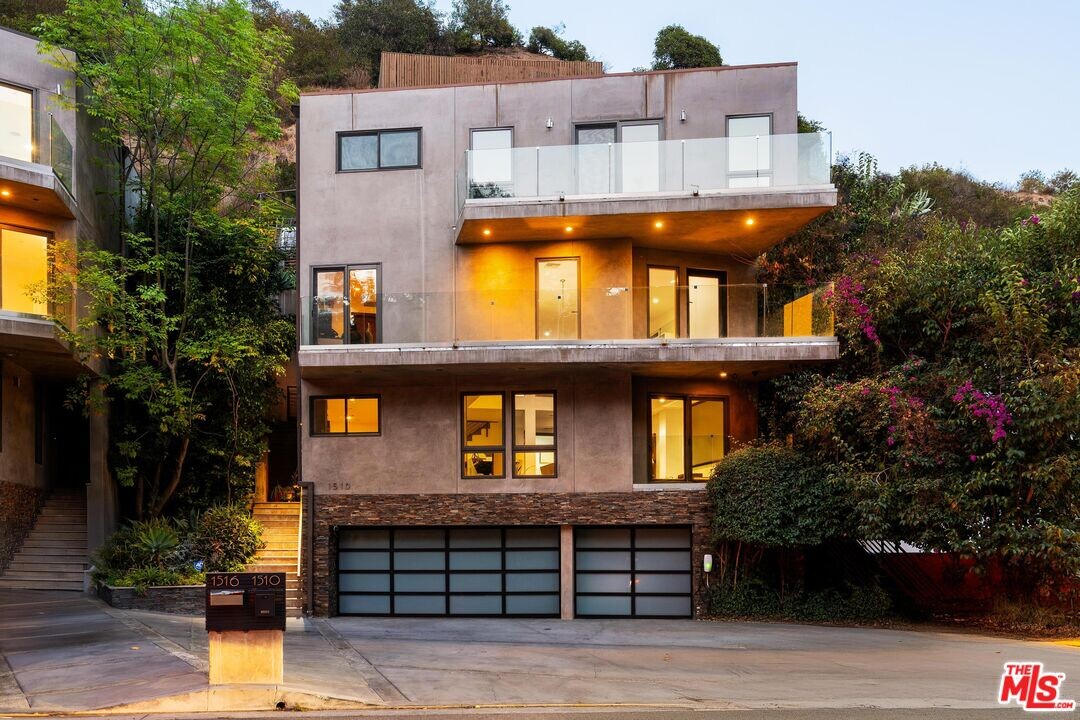 1510 N Beverly Glen Blvd in Los Angeles, CA - Building Photo