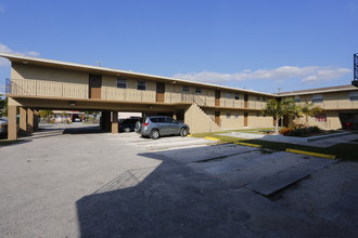 3916 Palm Ave in Hialeah, FL - Foto de edificio - Building Photo