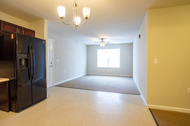 Cavalier Apartments II in Petersburg, VA - Building Photo - Interior Photo