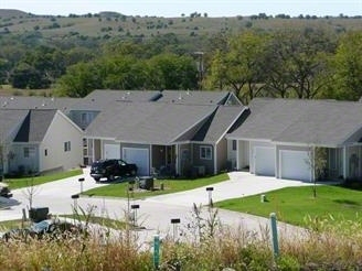 Four Winds Village in Manhattan, KS - Foto de edificio