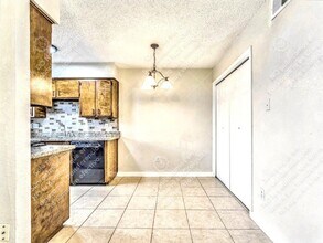 900 E Leslie Cir in Austin, TX - Building Photo - Building Photo