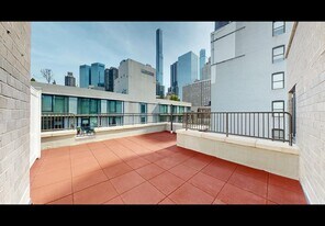365 W 52nd St, Unit 5A in New York, NY - Building Photo