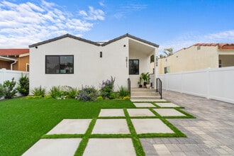 2911 S Rimpau Blvd in Los Angeles, CA - Foto de edificio - Building Photo