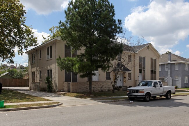 509 W Clay Ave in Houston, TX - Building Photo - Building Photo