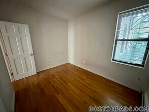 67 S Huntington Ave, Unit 1 in Boston, MA - Building Photo - Building Photo