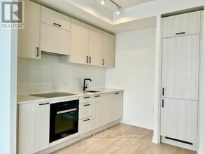 1 Quarrington Lane in North York, ON - Building Photo - Building Photo