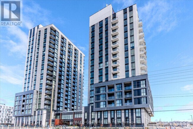 3071 Trafalgar Rd in Oakville, ON - Building Photo - Building Photo