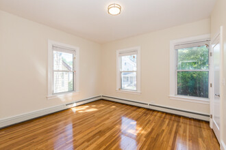 125 Monument St, Unit 1 in Medford, MA - Building Photo - Building Photo