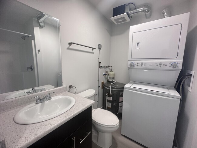 995 England Ave in Courtenay, BC - Building Photo - Building Photo