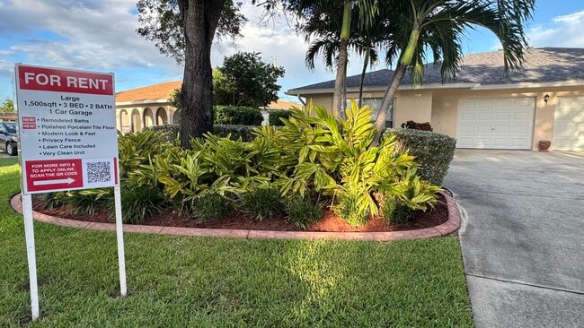 3633 Country Club Blvd in Cape Coral, FL - Building Photo - Building Photo