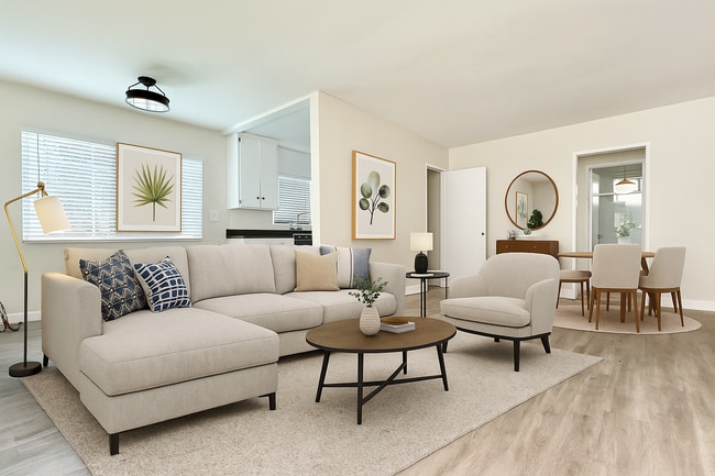 1010 N Orange Grove Ave in West Hollywood, CA - Foto de edificio - Building Photo