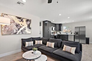 1826 E Illini St in Phoenix, AZ - Building Photo