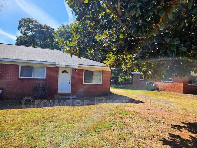 2301 Rebecca Ave in Charlotte, NC - Foto de edificio - Building Photo