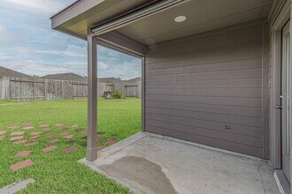 5423 Wyndham Rdg Ln in Spring, TX - Foto de edificio - Building Photo