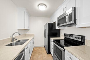 6151 Rancho Mission Rd in San Diego, CA - Building Photo