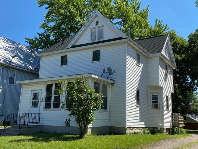 property at 623 5th Ave S