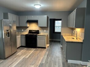 40 Stone St, Unit 40 in Manchester, CT - Building Photo - Building Photo