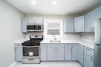 27 W 16th St in Bayonne, NJ - Building Photo - Building Photo