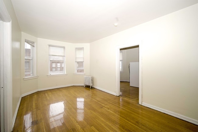1347 W Estes Ave-Unit -1347-F4 in Chicago, IL - Building Photo - Building Photo