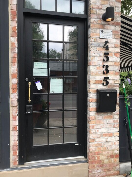 4535 N Lincoln Ave in Chicago, IL - Building Photo
