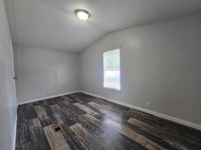 210 Jamback Rd in Anniston, AL - Foto de edificio - Building Photo