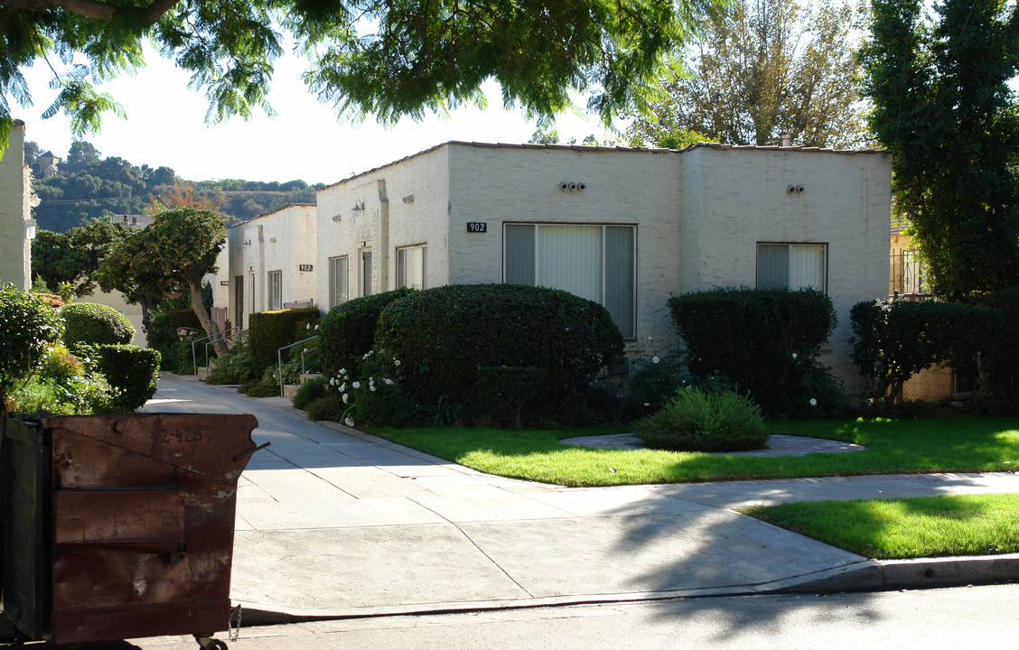 902 E Garfield Ave in Glendale, CA - Building Photo