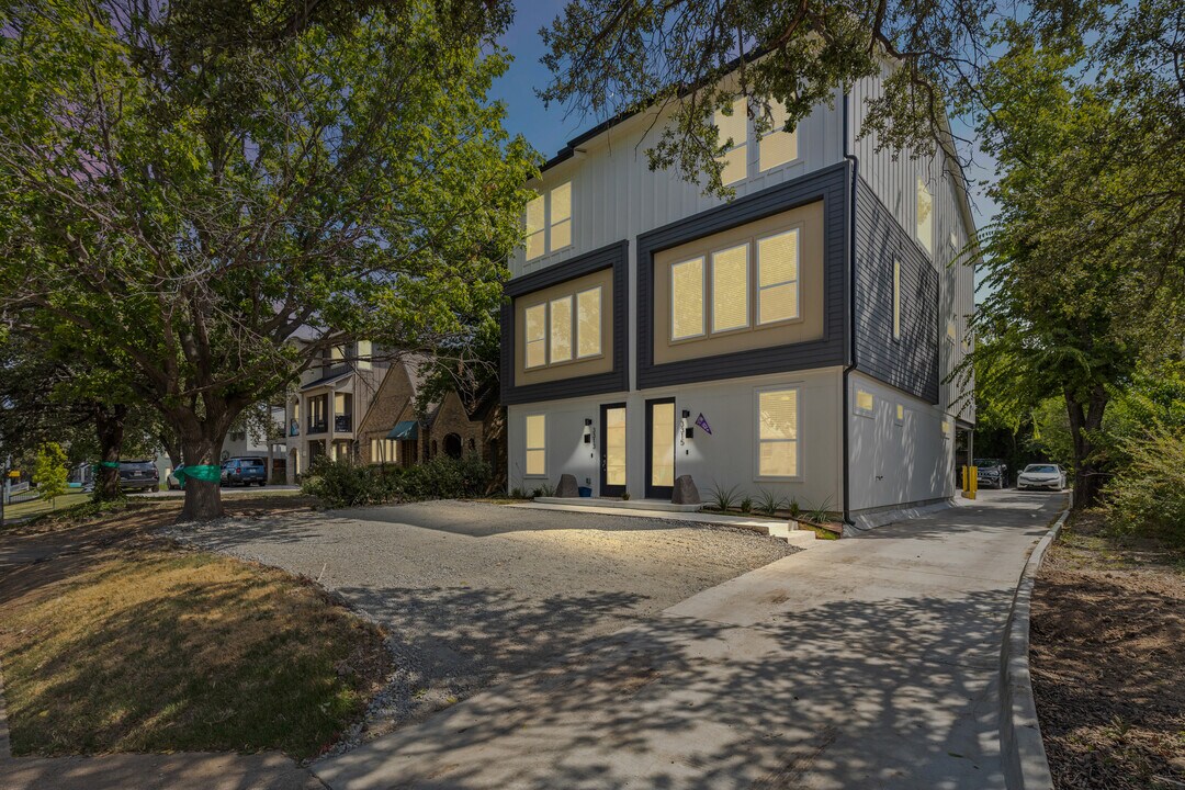 3315 S University Dr in Fort Worth, TX - Building Photo