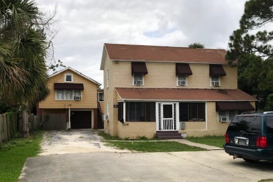 136 S Peninsula Dr in Daytona Beach, FL - Building Photo