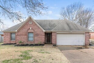 581 S Sanga Rd in Cordova, TN - Building Photo