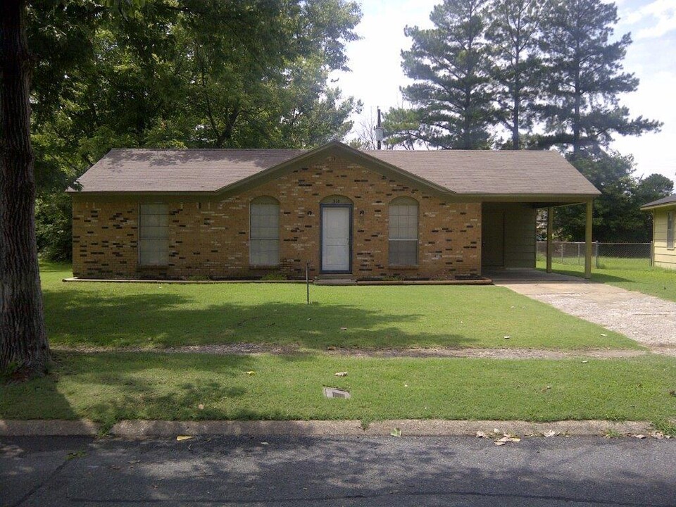 516 Parkway Dr in West Memphis, AR - Building Photo