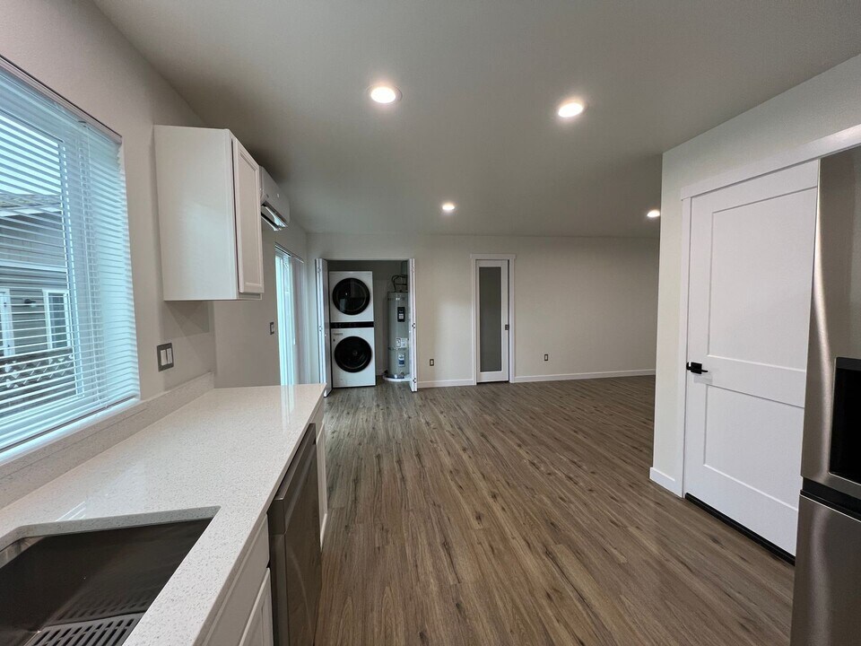 861 Cook Rd in Sedro Woolley, WA - Building Photo