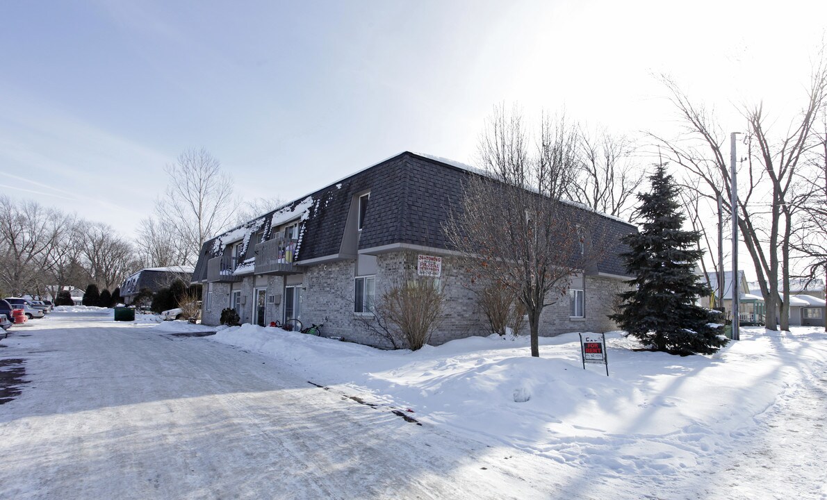 260 N Main St in Walworth, WI - Building Photo