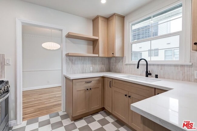 property at 405-404 Shirley Pl