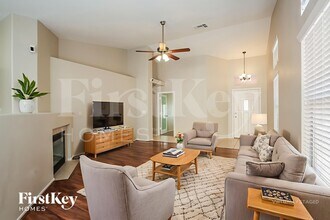 8004 Verde Springs Dr in Las Vegas, NV - Building Photo - Building Photo