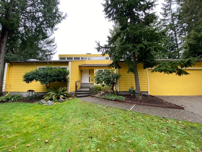 property at 1647 Jeannette Plz NW