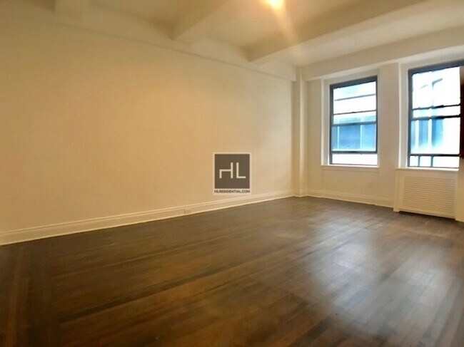 WEST 55 STREET in New York, NY - Building Photo - Building Photo