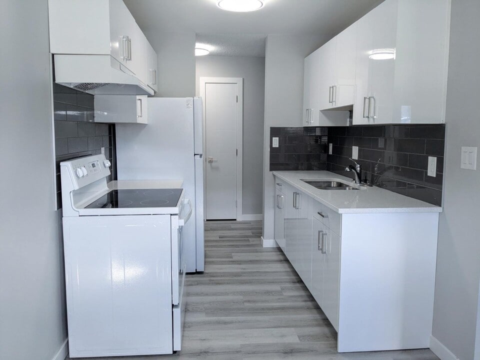 5203-5252 52 St in Drayton Valley, AB - Building Photo