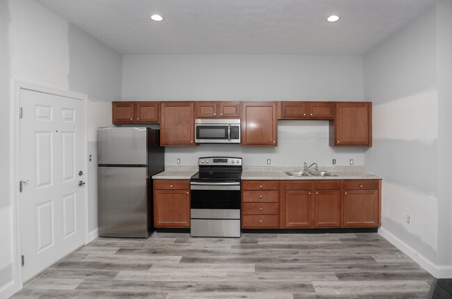 Superior Apartments in Kokomo, IN - Building Photo - Interior Photo