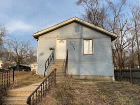 2429 Hardesty Ave in Kansas City, MO - Building Photo