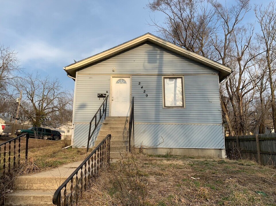 2429 Hardesty Ave in Kansas City, MO - Building Photo