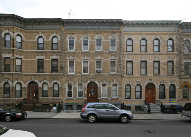 872 Hart St in Brooklyn, NY - Building Photo - Building Photo