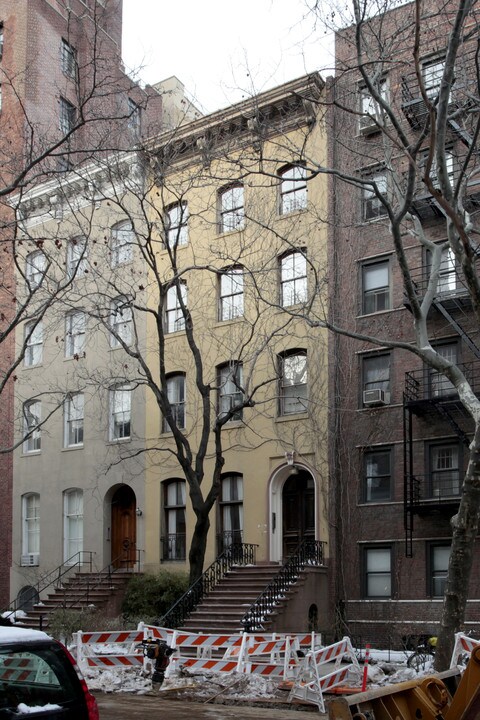 425 W 21st St in New York, NY - Building Photo